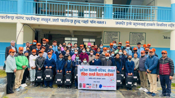 दुर्गम हिमाली जिल्लाका ६० विद्यार्थीलाई शैक्षिक सामग्री वितरण